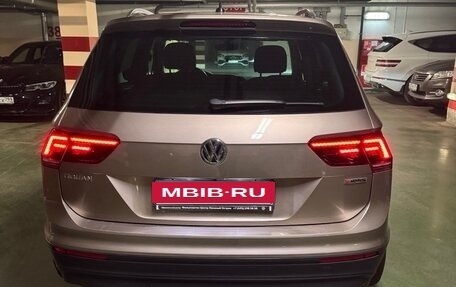 Volkswagen Tiguan II, 2018 год, 2 700 000 рублей, 3 фотография
