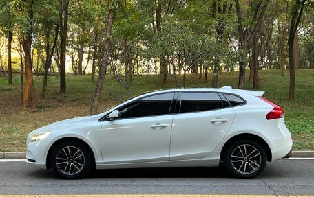 Volvo V40 II рестайлинг, 2019 год, 1 050 000 рублей, 3 фотография