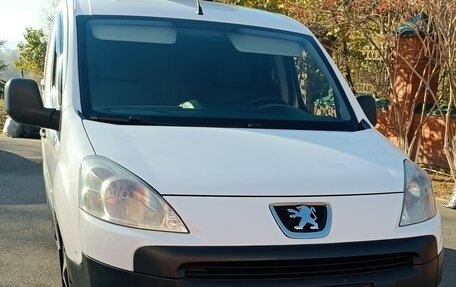 Peugeot Partner II рестайлинг 2, 2011 год, 750 000 рублей, 2 фотография
