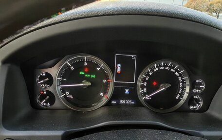 Toyota Land Cruiser 200, 2016 год, 6 090 000 рублей, 9 фотография