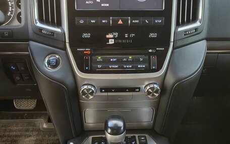 Toyota Land Cruiser 200, 2016 год, 6 090 000 рублей, 7 фотография