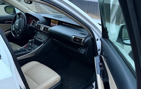 Lexus IS III, 2016 год, 1 850 000 рублей, 15 фотография