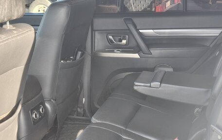 Mitsubishi Pajero IV рестайлинг 2, 2015 год, 2 600 000 рублей, 8 фотография