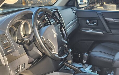 Mitsubishi Pajero IV рестайлинг 2, 2015 год, 2 600 000 рублей, 7 фотография