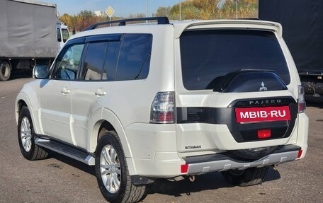 Mitsubishi Pajero IV рестайлинг 2, 2015 год, 2 600 000 рублей, 6 фотография