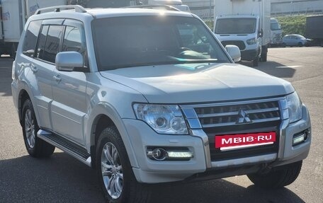 Mitsubishi Pajero IV рестайлинг 2, 2015 год, 2 600 000 рублей, 3 фотография