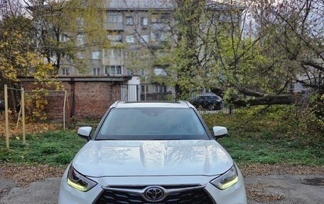 Toyota Highlander, 2021 год, 4 990 000 рублей, 1 фотография