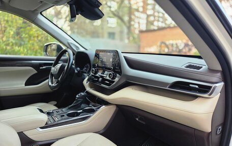 Toyota Highlander, 2021 год, 4 990 000 рублей, 6 фотография