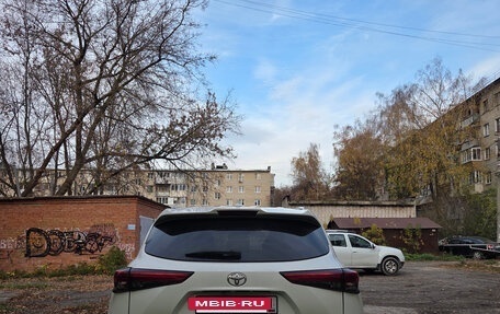 Toyota Highlander, 2021 год, 4 990 000 рублей, 5 фотография