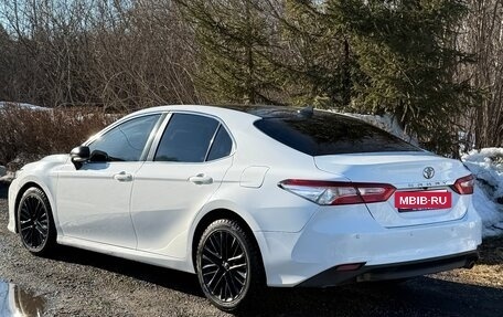 Toyota Camry, 2018 год, 1 800 000 рублей, 3 фотография
