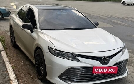 Toyota Camry, 2018 год, 1 800 000 рублей, 6 фотография