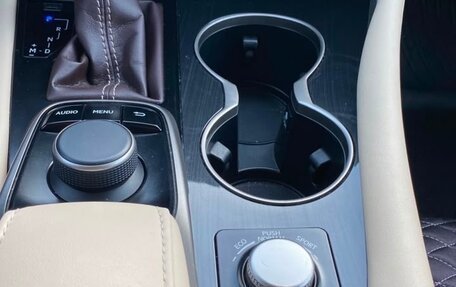 Lexus RX IV рестайлинг, 2016 год, 3 900 000 рублей, 14 фотография
