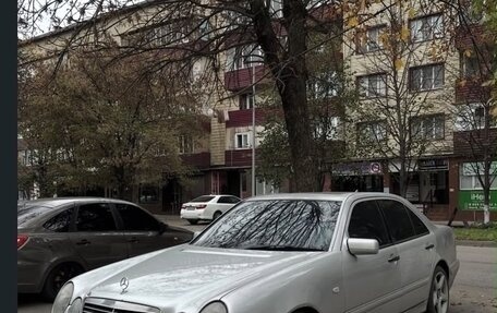Mercedes-Benz E-Класс, 1998 год, 420 000 рублей, 1 фотография