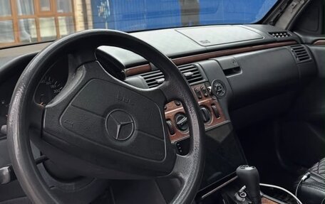 Mercedes-Benz E-Класс, 1998 год, 420 000 рублей, 2 фотография