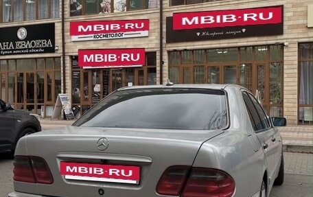 Mercedes-Benz E-Класс, 1998 год, 420 000 рублей, 3 фотография