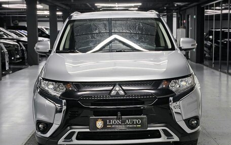 Mitsubishi Outlander III рестайлинг 3, 2022 год, 2 550 000 рублей, 2 фотография