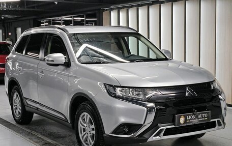 Mitsubishi Outlander III рестайлинг 3, 2022 год, 2 550 000 рублей, 6 фотография