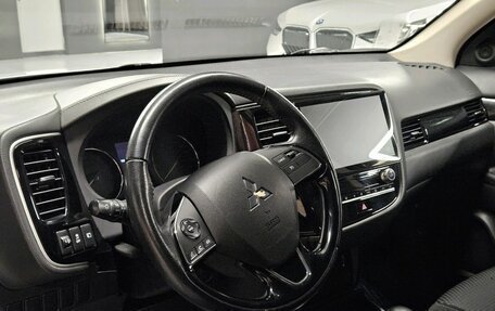 Mitsubishi Outlander III рестайлинг 3, 2022 год, 2 550 000 рублей, 12 фотография