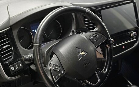 Mitsubishi Outlander III рестайлинг 3, 2022 год, 2 550 000 рублей, 13 фотография