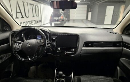 Mitsubishi Outlander III рестайлинг 3, 2022 год, 2 550 000 рублей, 16 фотография