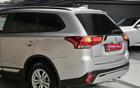 Mitsubishi Outlander III рестайлинг 3, 2022 год, 2 550 000 рублей, 5 фотография