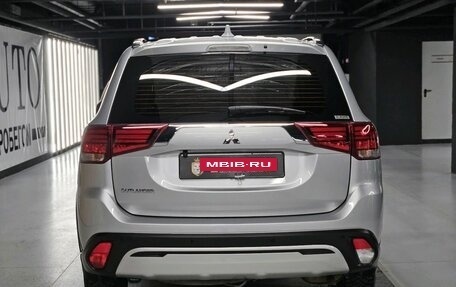 Mitsubishi Outlander III рестайлинг 3, 2022 год, 2 550 000 рублей, 7 фотография
