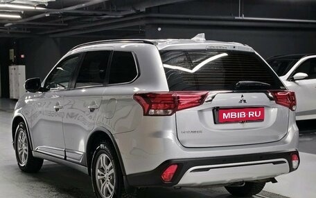 Mitsubishi Outlander III рестайлинг 3, 2022 год, 2 550 000 рублей, 4 фотография