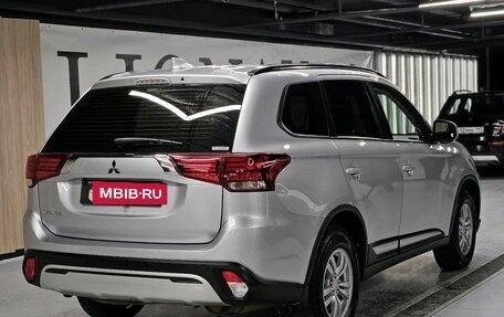 Mitsubishi Outlander III рестайлинг 3, 2022 год, 2 550 000 рублей, 9 фотография