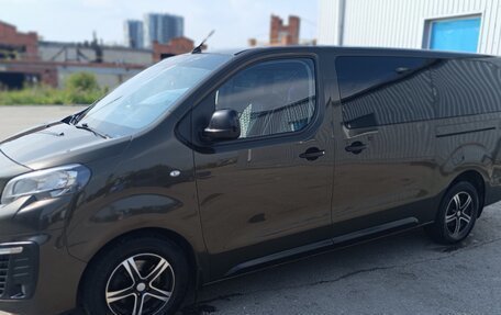 Peugeot Traveller I, 2018 год, 2 550 000 рублей, 2 фотография