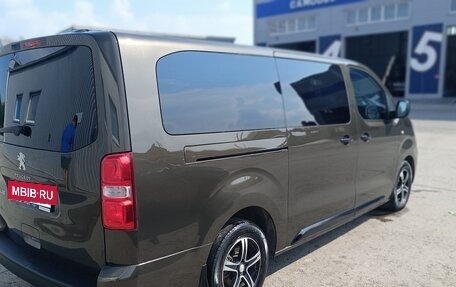 Peugeot Traveller I, 2018 год, 2 550 000 рублей, 3 фотография
