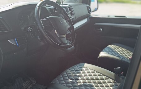 Peugeot Traveller I, 2018 год, 2 550 000 рублей, 7 фотография