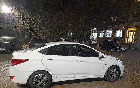 Hyundai Solaris II рестайлинг, 2016 год, 950 000 рублей, 2 фотография
