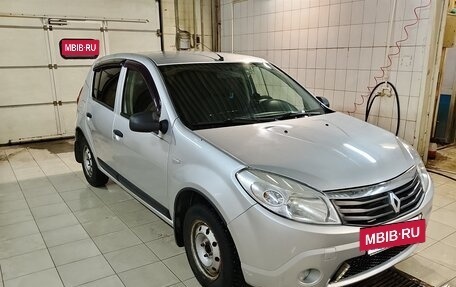 Renault Sandero I, 2013 год, 450 000 рублей, 2 фотография