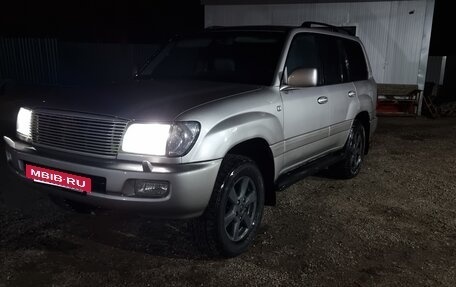 Toyota Land Cruiser 100 рестайлинг 2, 2003 год, 2 250 000 рублей, 2 фотография