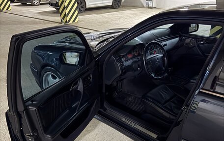 Mercedes-Benz E-Класс, 2001 год, 1 300 000 рублей, 18 фотография