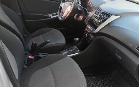 Hyundai Solaris II рестайлинг, 2011 год, 525 000 рублей, 10 фотография