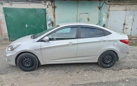 Hyundai Solaris II рестайлинг, 2011 год, 525 000 рублей, 4 фотография