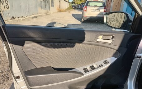 Hyundai Solaris II рестайлинг, 2011 год, 525 000 рублей, 11 фотография