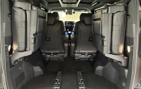 Toyota Alphard, 2023 год, 13 999 000 рублей, 23 фотография