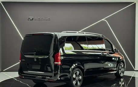 Mercedes-Benz V-Класс, 2022 год, 5 150 000 рублей, 3 фотография