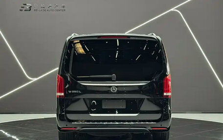 Mercedes-Benz V-Класс, 2022 год, 5 150 000 рублей, 4 фотография