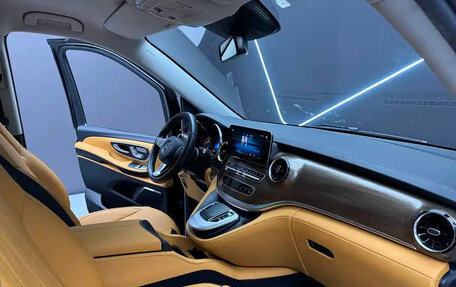 Mercedes-Benz V-Класс, 2022 год, 5 150 000 рублей, 13 фотография