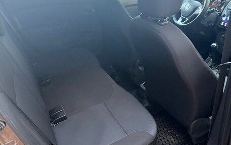 Renault Logan II, 2019 год, 900 000 рублей, 20 фотография