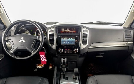 Mitsubishi Pajero IV рестайлинг 2, 2014 год, 2 240 000 рублей, 14 фотография