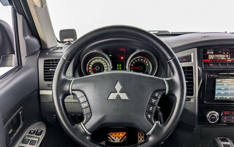 Mitsubishi Pajero IV рестайлинг 2, 2014 год, 2 240 000 рублей, 22 фотография
