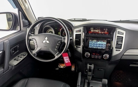 Mitsubishi Pajero IV рестайлинг 2, 2014 год, 2 240 000 рублей, 28 фотография