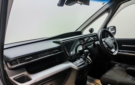 Honda Stepwgn IV рестайлинг, 2019 год, 2 250 000 рублей, 14 фотография
