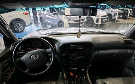 Toyota Land Cruiser 100 рестайлинг 2, 2001 год, 2 150 000 рублей, 15 фотография