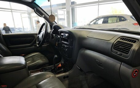 Toyota Land Cruiser 100 рестайлинг 2, 2001 год, 2 150 000 рублей, 17 фотография