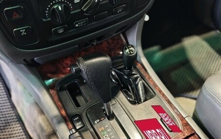 Toyota Land Cruiser 100 рестайлинг 2, 2001 год, 2 150 000 рублей, 13 фотография